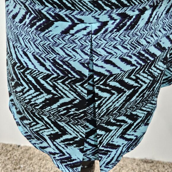 Dana Buchman Womens Pleated Button Up Top Size Medium Geometric Chevron Tribal - Picture 5 of 12
